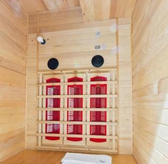 Swiss Meadows House | Paradise Manor w Hot tub Sauna & Putting Green