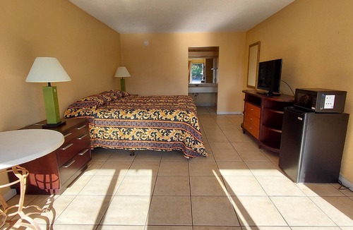 Parker Street Hotel | Paramount Lakeside Inn & Suites