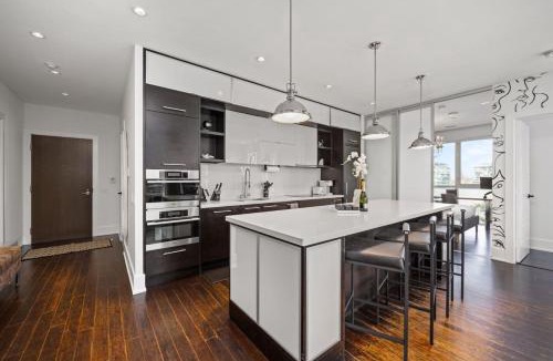 Wellington Place House | PARC LOFT Penthouse with 4bd-WFH-PS5-CN Tower Views