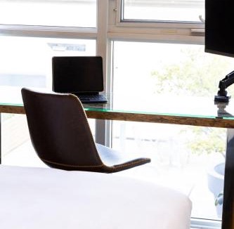 Wellington Place House | PARC LOFT Penthouse with 4bd-WFH-PS5-CN Tower Views