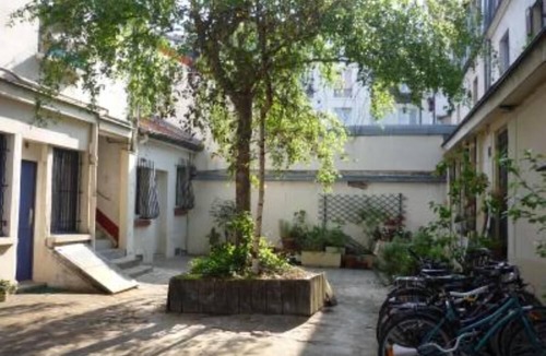 Pere Lachaise Apartment | Paris 20 Pere Lachaise: VERY QUIET STUDIO WITH A TERRACE