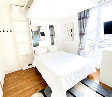 Faubourg Saint-Germain Apartment | Paris Eiffel Studio