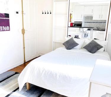 Faubourg Saint-Germain Apartment | Paris Eiffel Studio