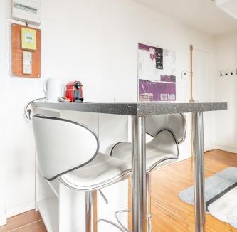 Faubourg Saint-Germain Apartment | Paris Eiffel Studio