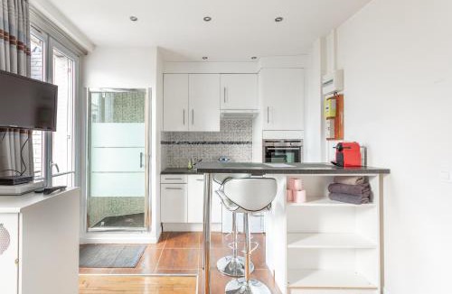 Faubourg Saint-Germain Apartment | Paris Eiffel Studio