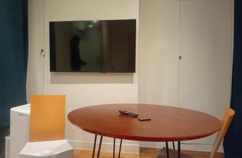 Porte-Saint-Martin Apartment | Paris Hittorf