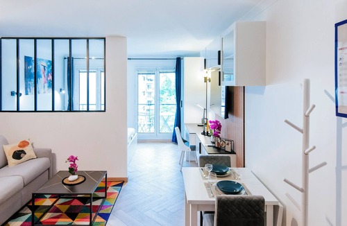 Issy-les-Moulineaux Apartment | Paris Porte de Versailles -Metro
