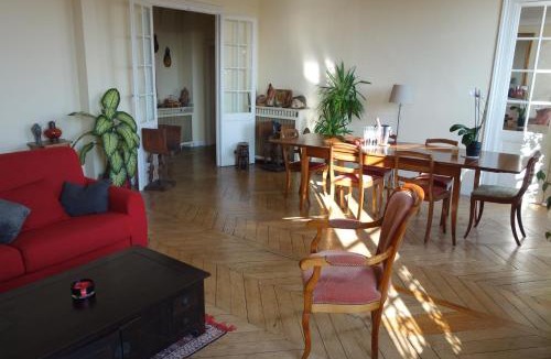 Les Iles Apartment | Paris-sur-seine-chez-caroline