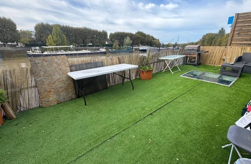 L'Ile-Saint-Denis Boat Rental | Parisian paradise