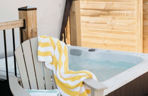 Bloomfield House | Park and Mill - Hot Tub and Bocce Court