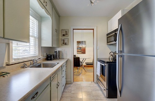 Barrie Apartment | Parkside House