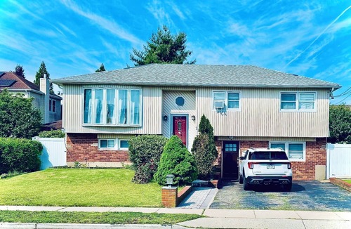 Merrick House | PEACE OF MIND IN THIS CHARMING UPPER LEVEL 3 BEDROOM 1 BATH SUITE