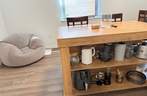 South Hills Apartment | Peaceful 1-bedroom apartment in charming Pittsburgh for your stay
