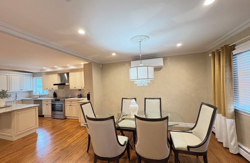 Dix Hills House | Peaceful Affordable Huge House Near Paintball + Beaches + Parks