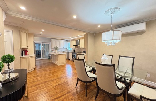 Dix Hills House | Peaceful Affordable Huge House Near Paintball + Beaches + Parks
