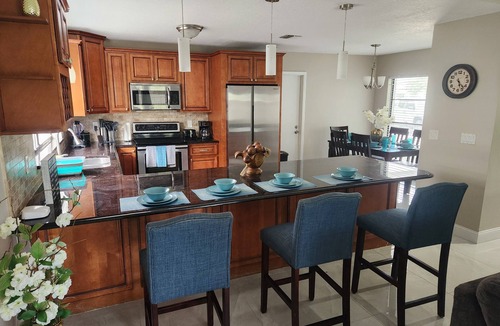 Greater Northdale House | Peaceful and convenient 4-bedroom house in lovely Tampa with AC