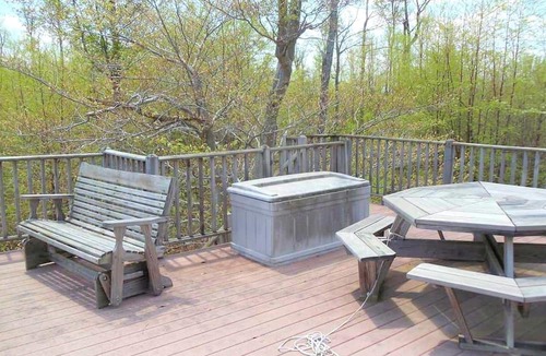 Galeton Cabin | Peaceful Cabin Rental for Groups on a Farm near Susquehannock State Forest, Pennsylvania