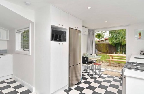 Christchurch City Centre House | Peaceful City Retreat |Steps to Arts, Eats & Parks