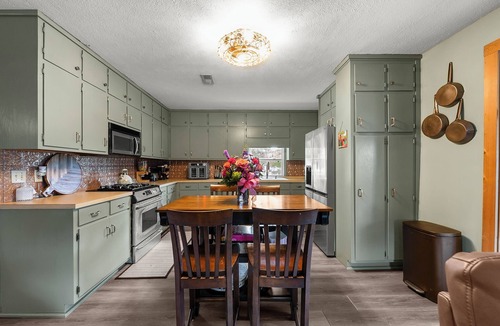 Clanton House | Peaceful, Lake Mitchell Home 5-bedroom house with charm + Wifi in Clanton