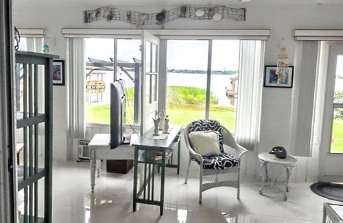 Winter Haven House | Peaceful Lakeside Retreat