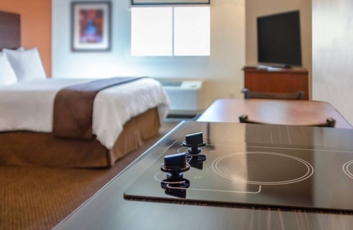 Monaca Hotel | Peaceful Pet-Friendly Stay | Room Near Beaver River Trail