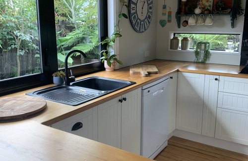 Christchurch House | Peaceful Pocket - Christchurch. Excellent for families.