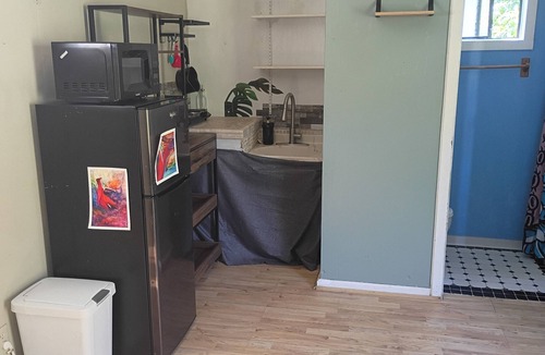 Libby Apartment | peaceful, private downtown studio