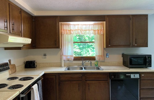 Duncansville House | Peaceful Puzzletown, come enjoy the quiet at the foot of the mountains.
