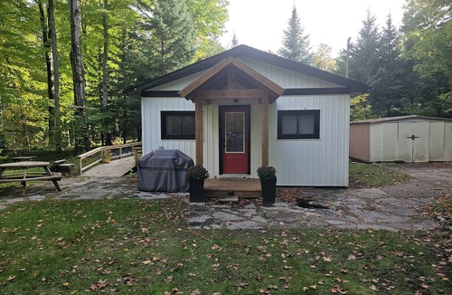 Sauble Beach Cottage | Peaceful, Relaxing Vacation starts . Close to the beach and downtown.