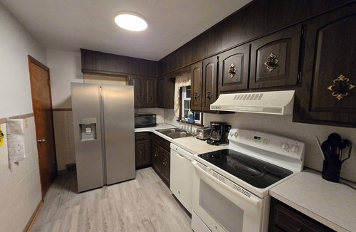 Southmont House | Peaceful, spacious and newly renovated house with AC in charming Hill top