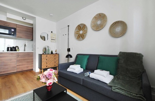 17th Arrondissement Apartment | Peaceful Studio -2P- Moulin Rouge
