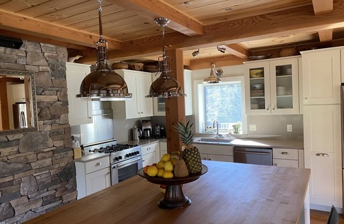 Woodstock House | Peaceful, stunning property 3 min to Woodstock-truly a "Blissful Getaway"