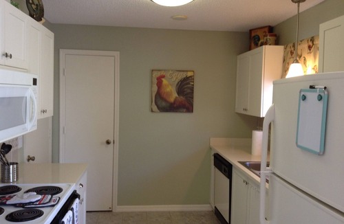 San Pedro Villas House | Peacefully & Conveniently Located w/BBQ Grill & FREE WiFI! ALL Pets Welcome!