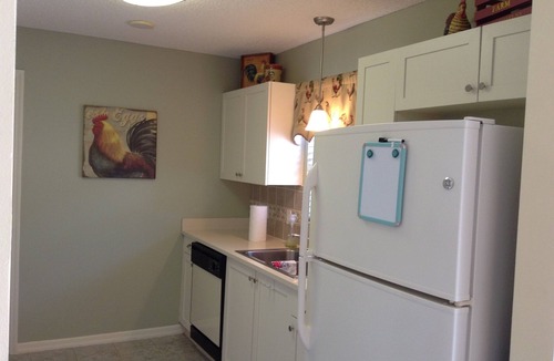 San Pedro Villas House | Peacefully & Conveniently Located w/BBQ Grill & FREE WiFI! ALL Pets Welcome!