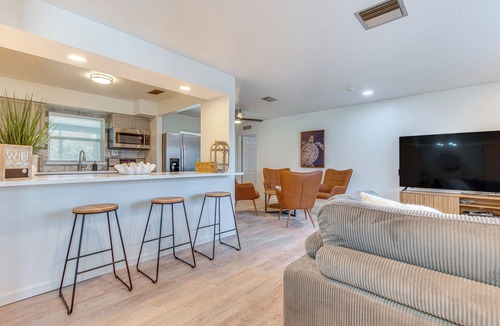 Tropic House | Pelican Beach Retreat! Family Home on Space Coast