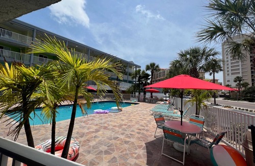 Clearwater Beach Condo | Pelican Pointe 112:Walk to Beach~Pool~Free Parking
