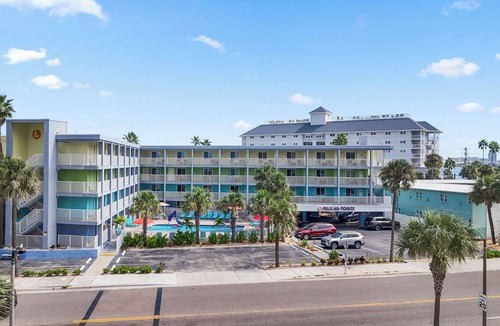 Clearwater Beach Condo | Pelican Pointe 112:Walk to Beach~Pool~Free Parking