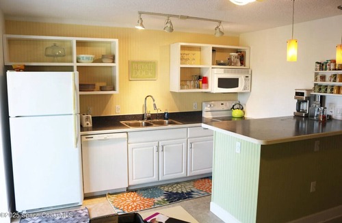 Cocoa Beach Villa | Penguins on the Beach | 2BR Steps to Beach & Downtown w/pool | Unit 4