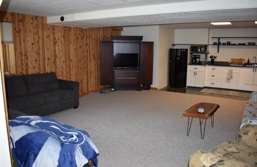 Howard House | Penn State Fans Love King’s Nittany Ridge Hideaway!