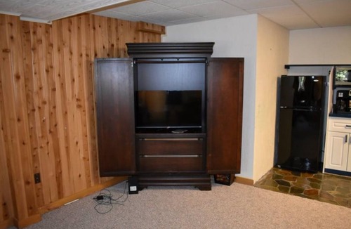 Howard House | Penn State Fans Love King’s Nittany Ridge Hideaway!