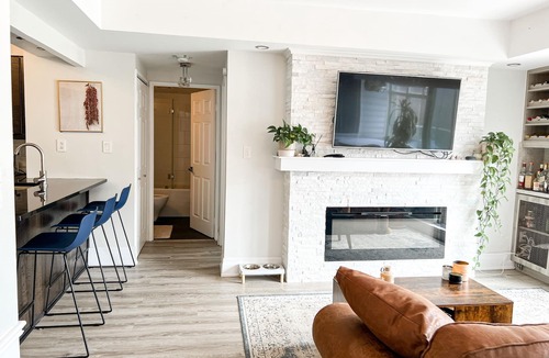 Church and Wellesley Condo | Penthouse Condo with Office Space in Central Toronto