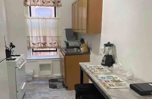 Norwood Apartment | perfect cozy apartment close to convinience store adn the D train . hospital