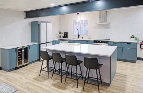 Page House | Perfect modern space to relax & play. Central & close to all attractions!