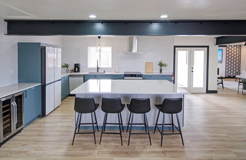 Page House | Perfect modern space to relax & play. Central & close to all attractions!