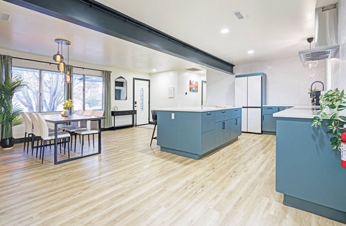 Page House | Perfect modern space to relax & play. Central & close to all attractions!