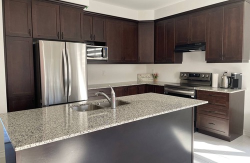 Bracebridge House | Perfect Muskoka Getaway near Santa Village! 10 min drive to waterfall and beach