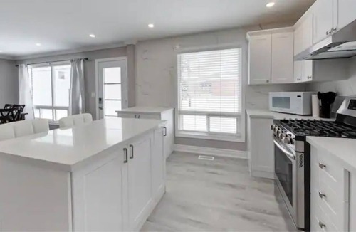 Dundalk House | 🌼Perfect New Large 4 bedroom Home with free parking 🌺