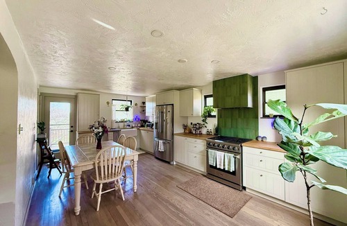 Brentwood House | Perfect Pittsburgh Retreat 15 Minute Drive to the NFL Draft – Book Your Stay Now