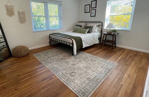 Lakewood House | Perfect San Marco Home -3BR 2 BA Private w/ Pergola - Sleeps 6