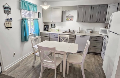 Caine Woods Condo | Pet friendly 2 Bedroom Condo 3 Blocks from Beach and Ocean! Atlantic Mist 103